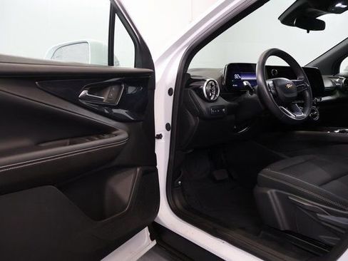 New 2025 Chevrolet Blazer EV LT image 8