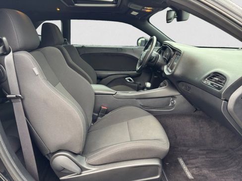 Used 2016 Dodge Challenger R/T image 21