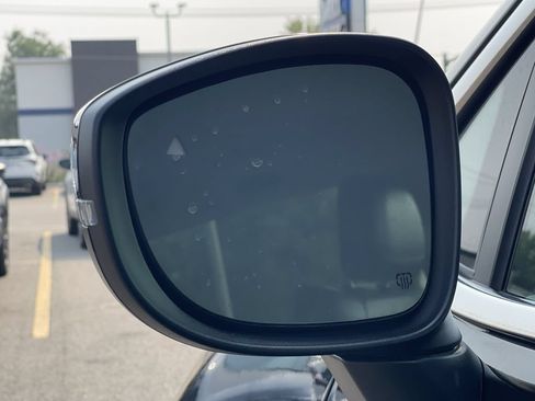 Used 2023 Chrysler Pacifica Touring-L FWD image 19