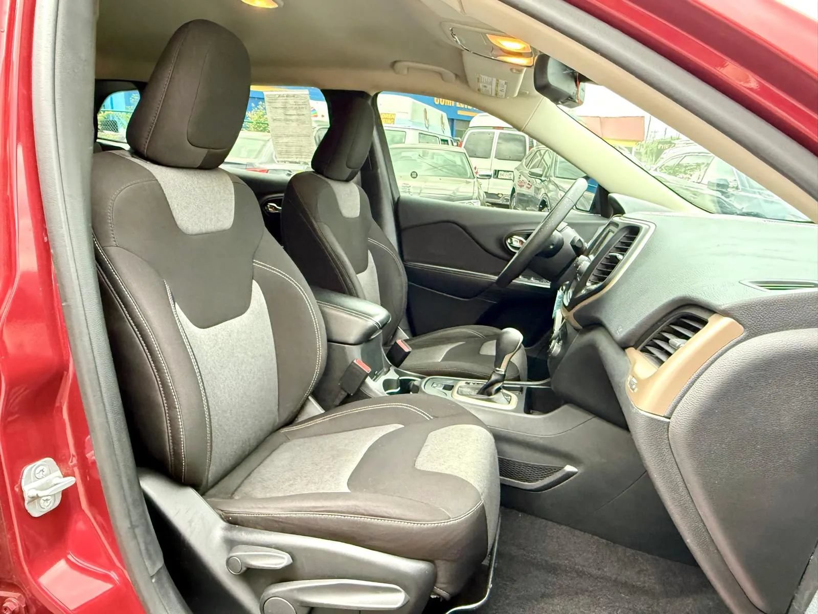 Used 2014 Jeep Cherokee Sport FWD image 24