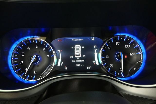 Used 2026 Chrysler Pacifica Limited FWD image 8