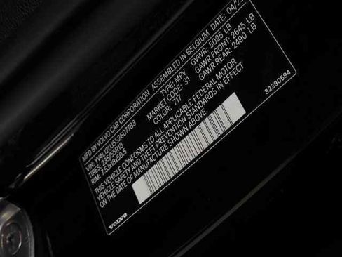 Certified 2025 Volvo XC40 B5 Core image 33