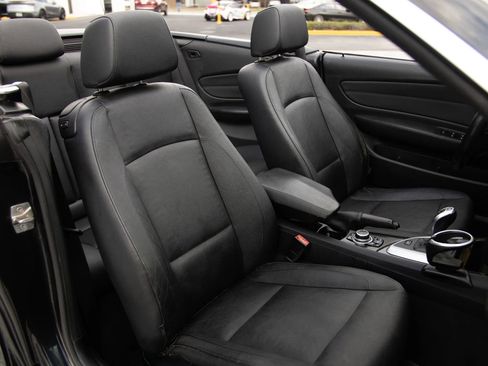 Used 2012 BMW 135i Convertible image 30