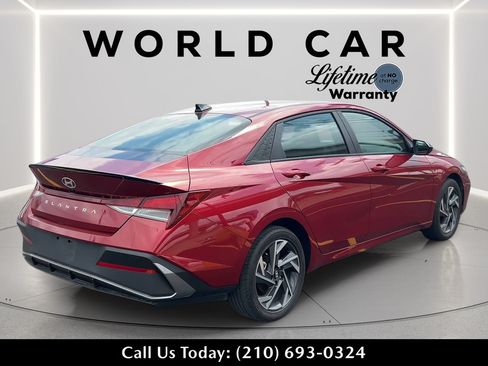 Used 2025 Hyundai Elantra Sport FWD image 3