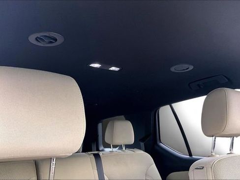 Used 2022 Chevrolet Traverse LS image 26