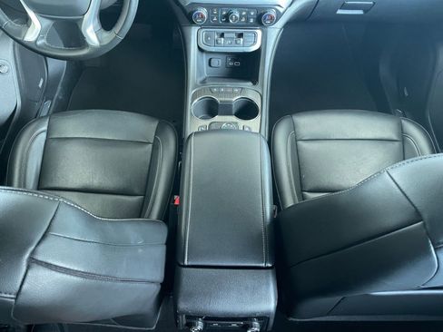 Used 2023 GMC Acadia SLT image 41