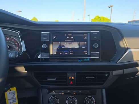 Used 2021 Volkswagen Jetta S w/ Driver Assistance Package FWD image 18