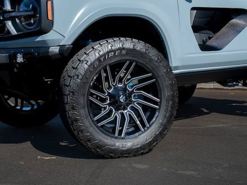 Used 2023 Ford Bronco 2-Door w/ Sasquatch Package AWD/4WD image 2