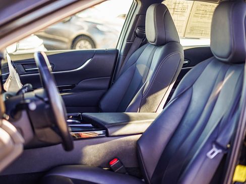 Used 2022 Toyota Mirai XLE image 17