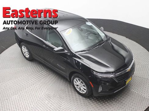 Used 2023 Chevrolet Equinox LT image 3
