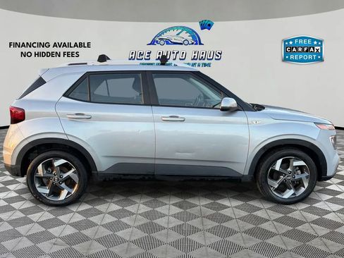 Used 2022 Hyundai Venue SEL FWD image 8