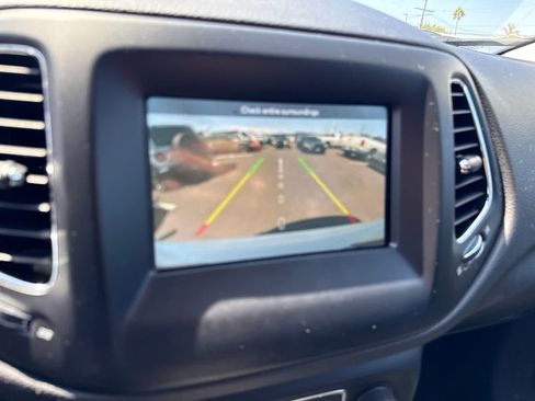 Used 2019 Jeep Compass Latitude w/ Popular Equipment Group FWD image 27