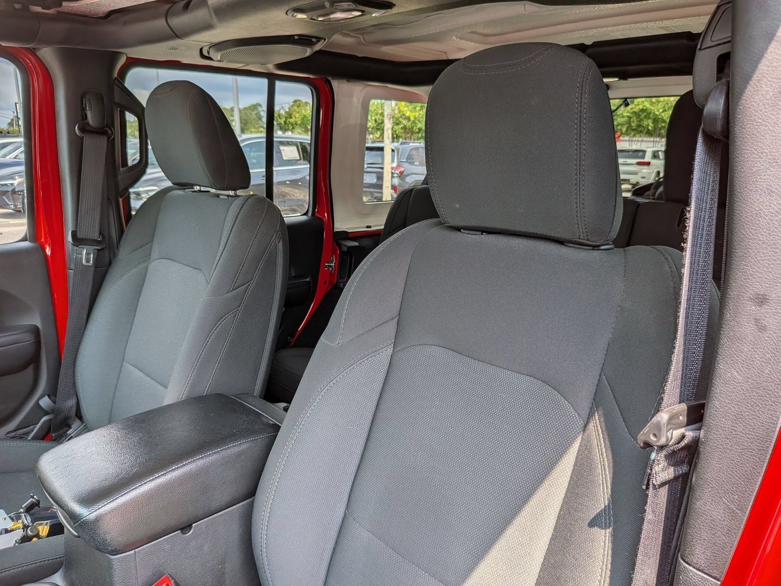 Used 2018 Jeep Wrangler Unlimited Sport S AWD/4WD image 14