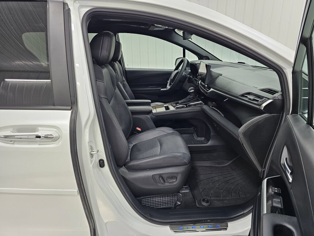Used 2026 Toyota Sienna Platinum AWD/4WD image 22