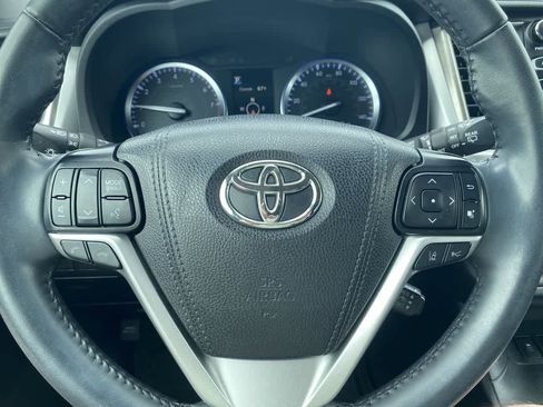 Used 2019 Toyota Highlander XLE image 14