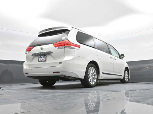 Used 2011 Toyota Sienna Limited image 40