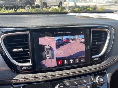 New 2026 Chrysler Pacifica Pinnacle image 28