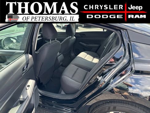 Used 2025 Nissan Altima 2.5 SV FWD image 18