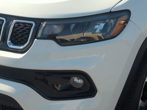 Used 2024 Jeep Compass Limited image 9