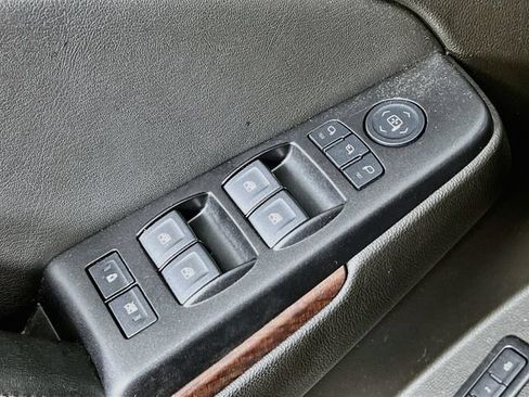 Used 2020 GMC Yukon SLT w/ Premium Edition AWD/4WD image 9
