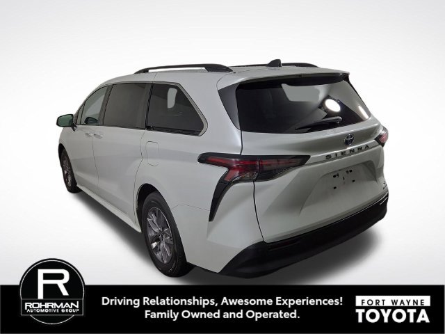 Used 2024 Toyota Sienna XLE FWD image 9
