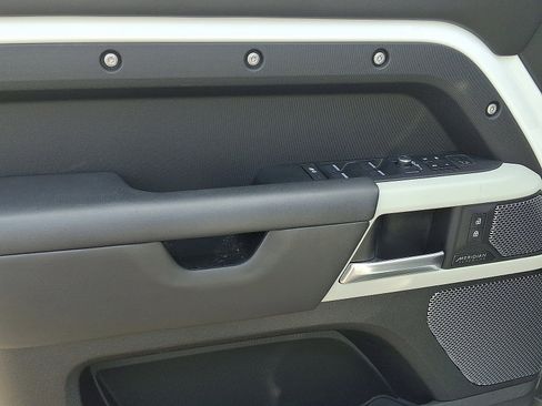 Used 2022 Land Rover Defender 110 X-Dynamic HSE image 12