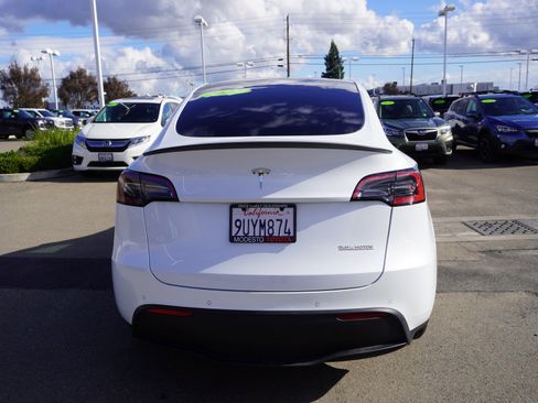 Used 2022 Tesla Model Y Performance image 10