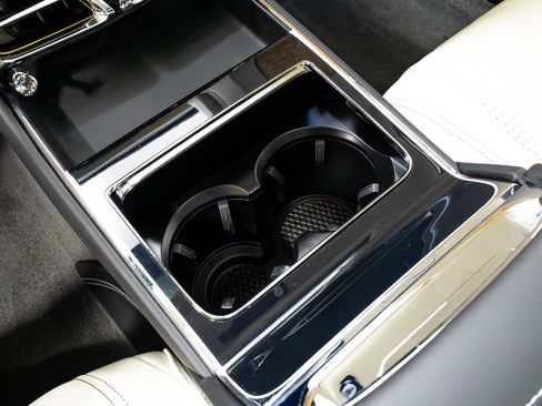 Used 2021 Bentley Flying Spur W12 image 30