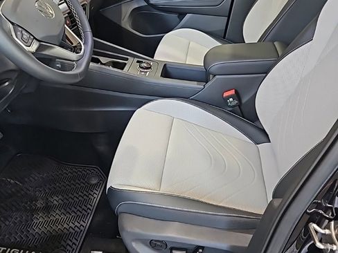 New 2025 Volkswagen Tiguan SE image 28