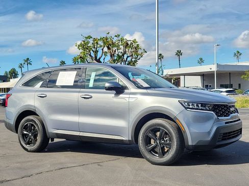 Used 2023 Kia Sorento LX image 32