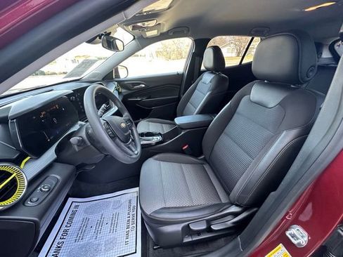 Used 2025 Chevrolet Trax LT image 15