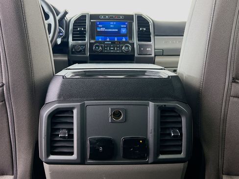 Used 2021 Ford F250 XLT w/ FX4 Off-Road Package image 25