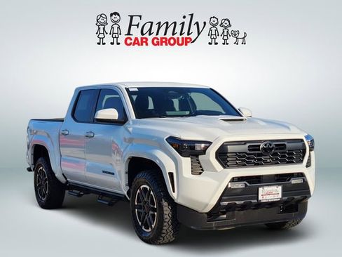 Certified 2026 Toyota Tacoma TRD Sport AWD/4WD image 2