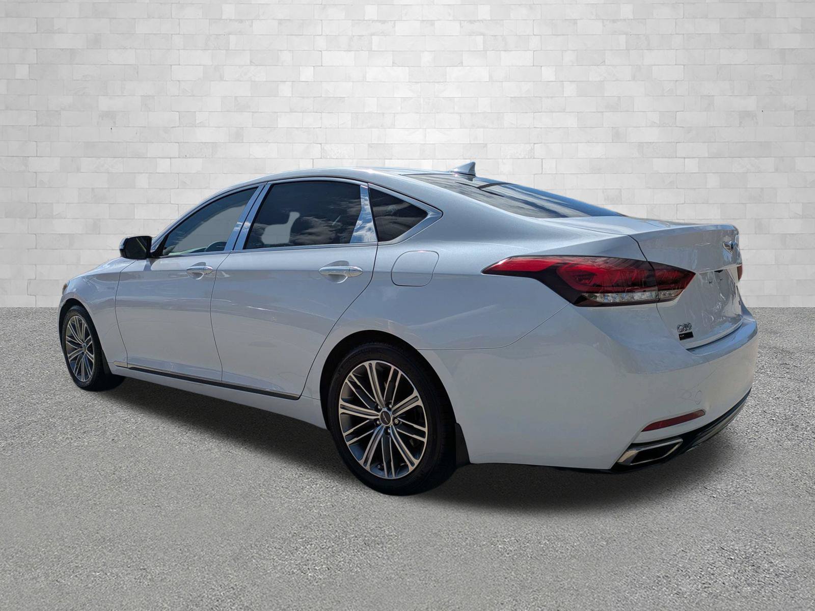 Used 2018 Genesis G80 3.8 RWD image 4