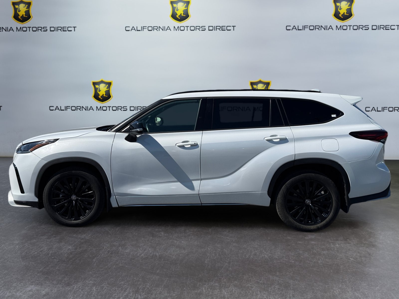 Used 2024 Toyota Highlander XSE AWD/4WD image 2