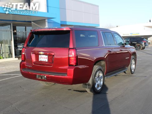 Used 2016 Chevrolet Suburban LS image 4