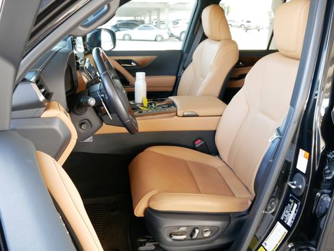 Used 2023 Lexus LX 600 4WD w/ Luxury Package image 2