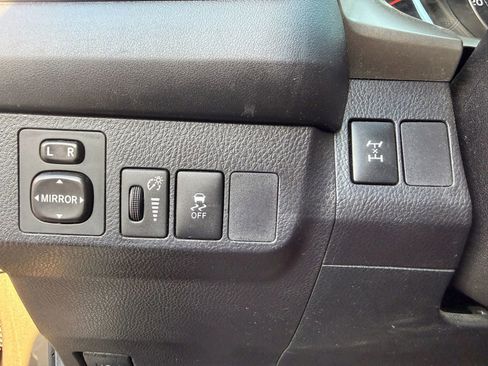 Used 2015 Toyota RAV4 LE image 11