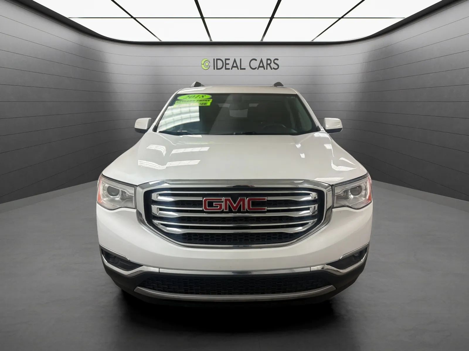 Used 2018 GMC Acadia SLE w/ LPO, Cargo Package FWD image 2