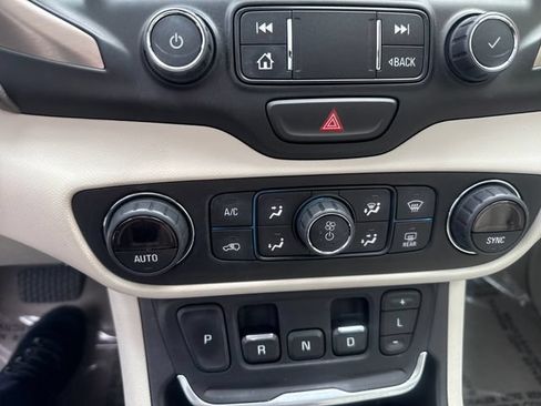 Used 2019 GMC Terrain Denali w/ Driver Alert Package II AWD/4WD image 15