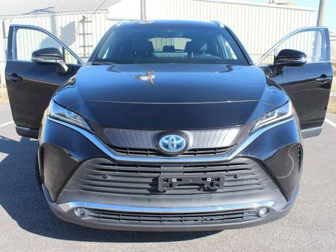 Used 2023 Toyota Venza XLE image 17