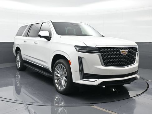 Used 2022 Cadillac Escalade ESV Premium Luxury AWD/4WD image 4