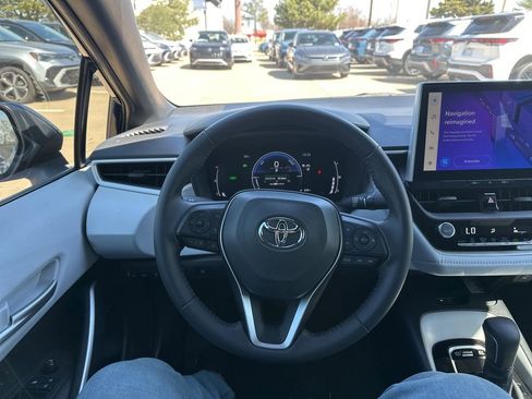 Used 2025 Toyota Corolla SE w/ SE Premium Package FWD image 8