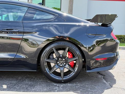 Used 2022 Ford Mustang Shelby GT500 w/ Carbon Fiber Track Pack image 12