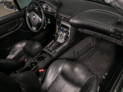 Used 2002 BMW Z3 2.5i RWD image 2