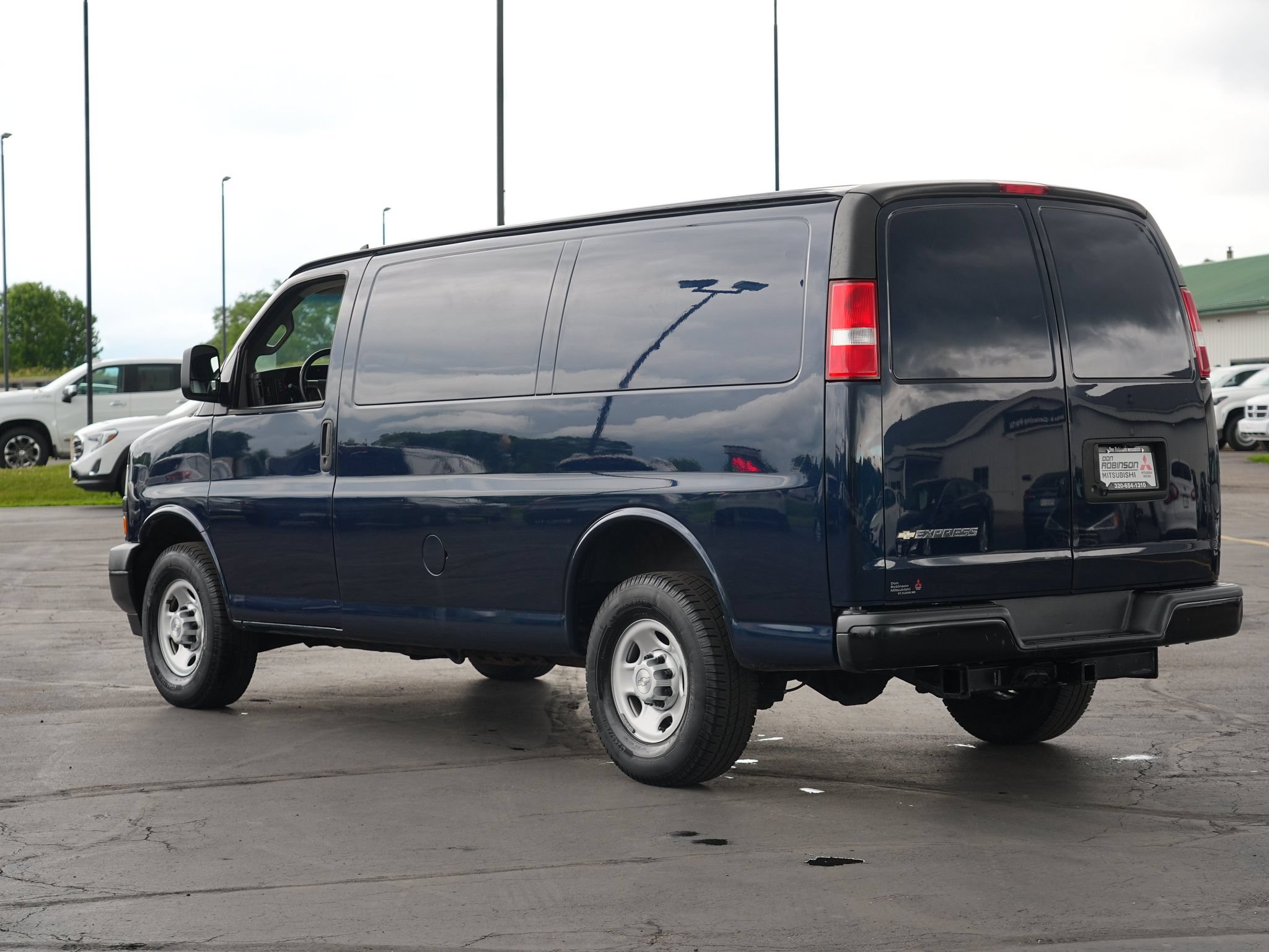 Used 2019 Chevrolet Express 2500 w/ Communications Package RWD image 6