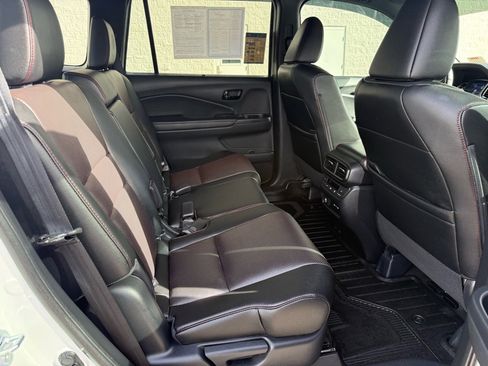 Used 2025 Honda Passport Black Edition image 35