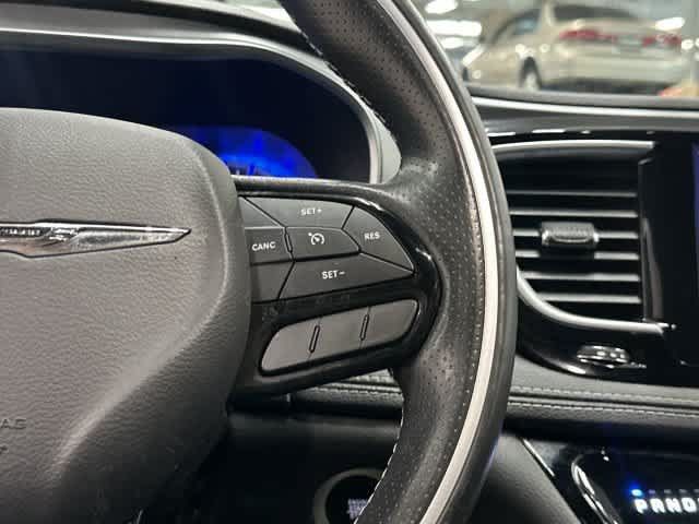 Used 2020 Chrysler Pacifica Limited FWD image 18