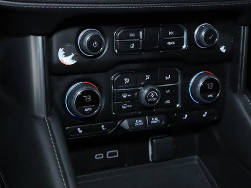 Used 2023 Chevrolet Suburban LT image 27