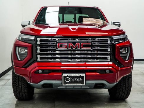 Used 2024 GMC Canyon Denali image 7